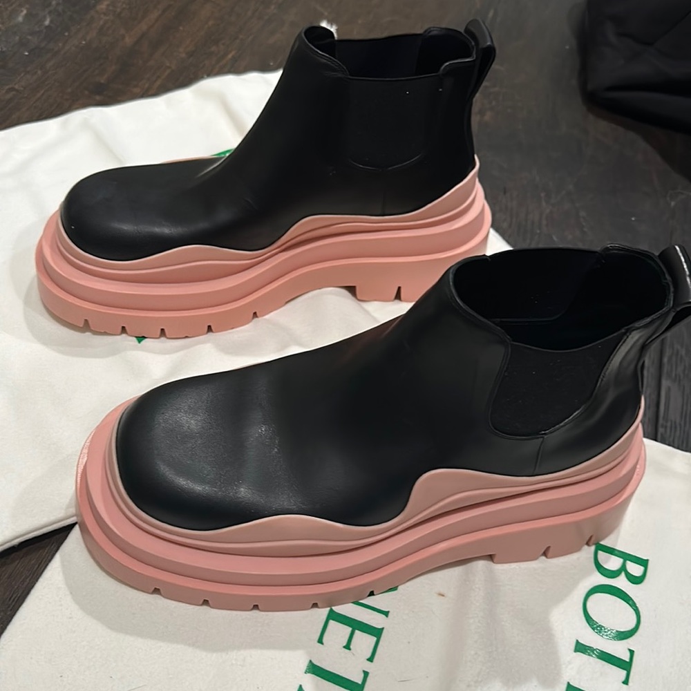 Bottega Venetia Chelsea Boot